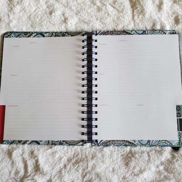 Vera Bradley 12 Months Non-Dated Planner - Picture 5 of 6